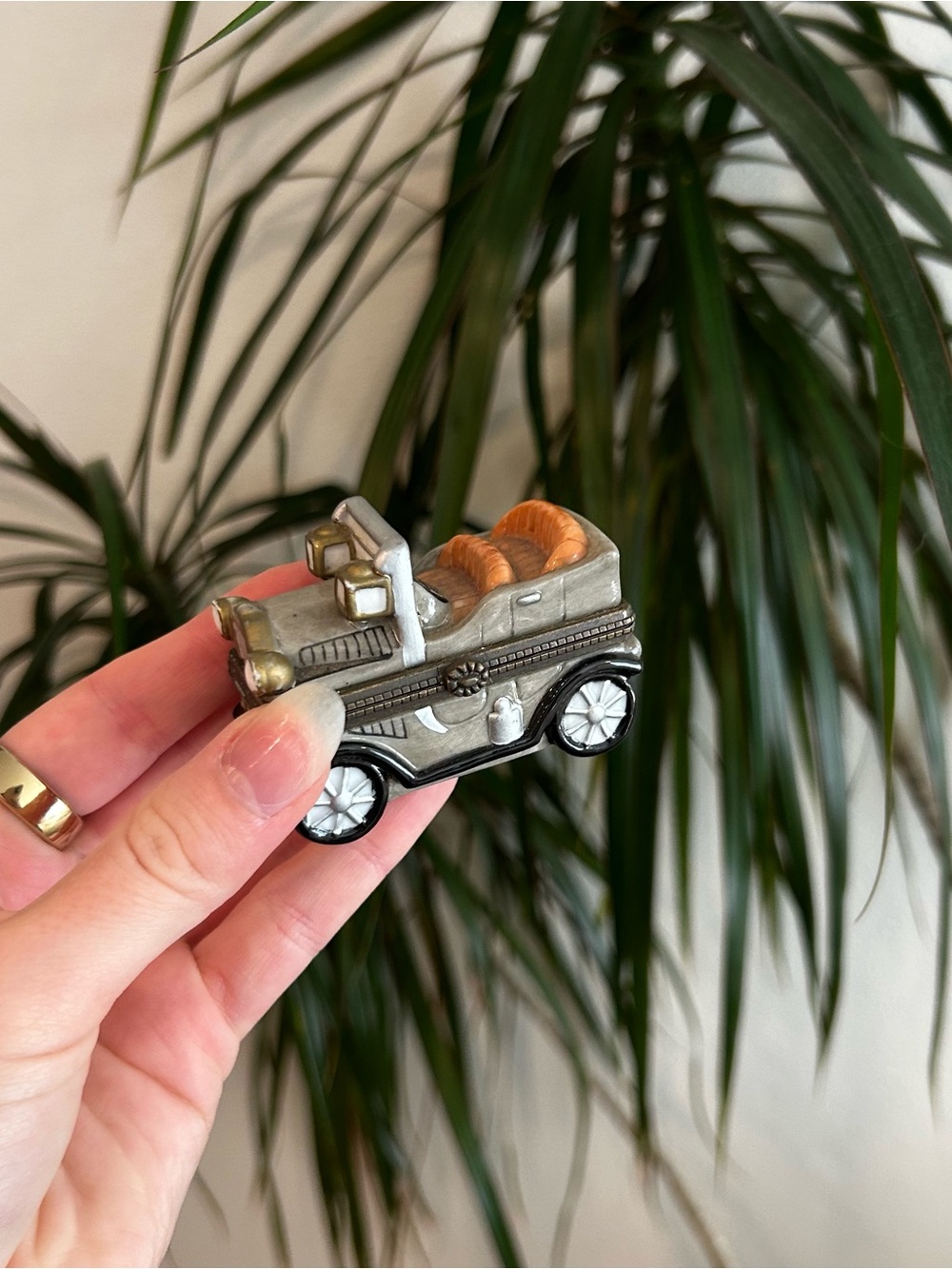 vintage porcelain antique car hinged trinket box by Midwest of Cannon Falls